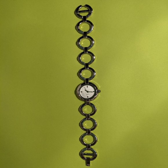 Silver Tone Singapore Quartz Wrist Watch - Picture 3 of 16